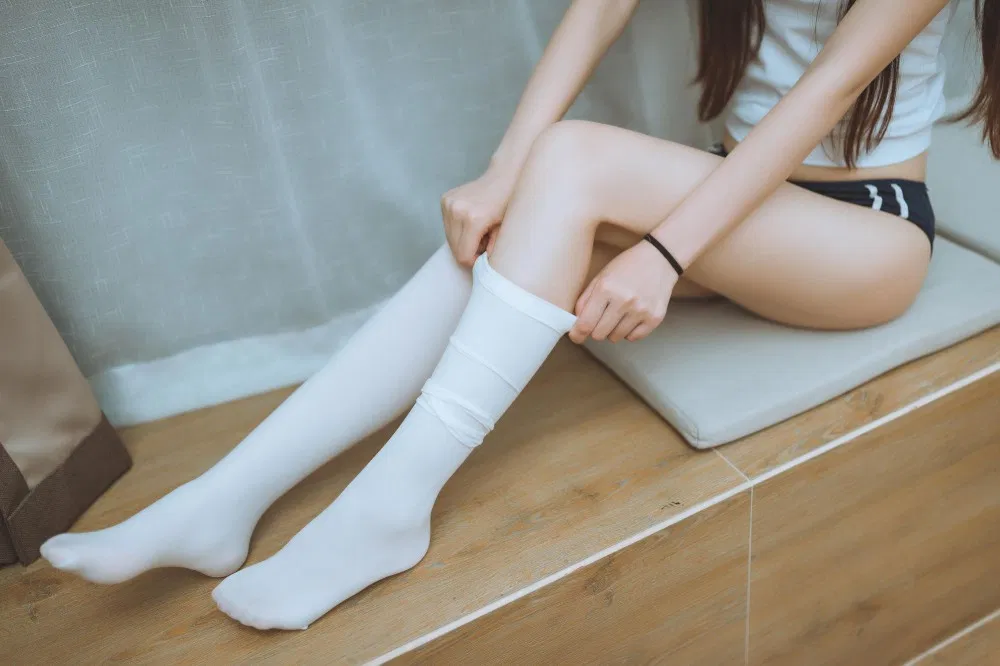 98年宝妈Coser五更百鬼JK制服52P的青春旋风