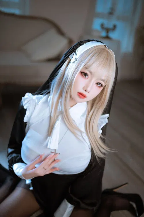 鬼畜瑶在不在Cos修女主题写真.为什么总有一种独特的氛围感