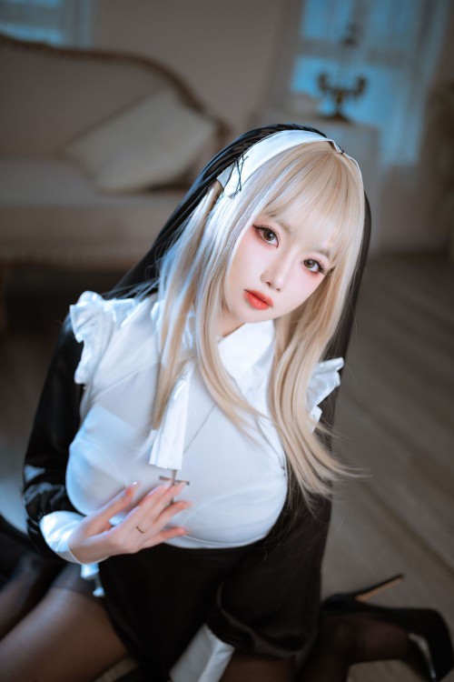 鬼畜瑶在不在Cos修女主题写真.为什么总有一种独特的氛围感